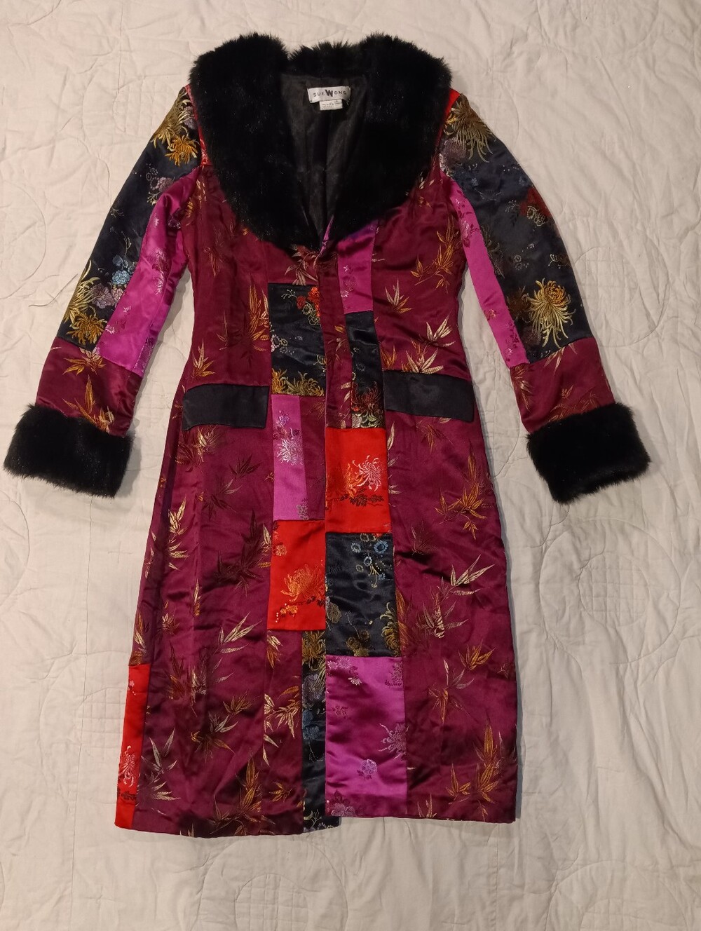 Price Firm Sue Wong Magnificent Vintage Patchwork Silk Coat with Faux Fur Trim - Picture 4 of 6
